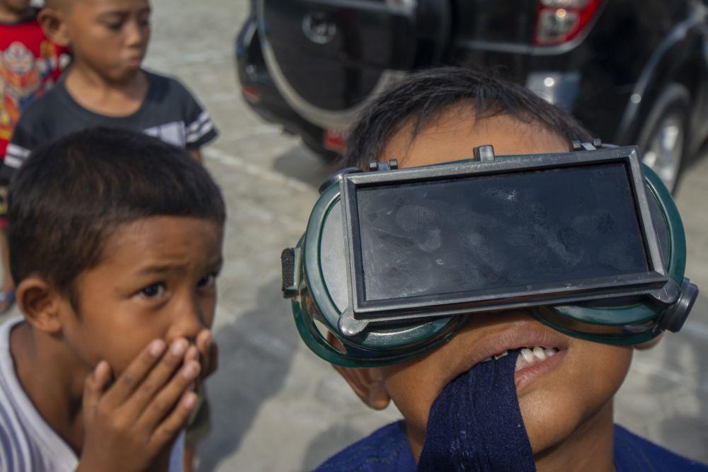 https://cdn.idntimes.com/content-images/post/20191226/antarafoto-pengamatan-gmc-di-palu-261219-bmz-5-00b7601329a326ee021e0bba9776a6b6.jpg