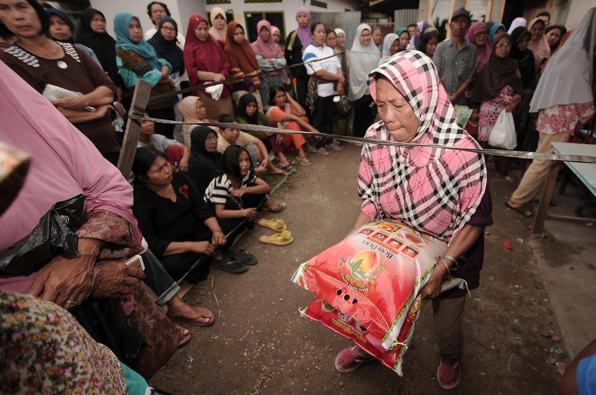 https://cdn.idntimes.com/content-images/post/20171231/antarafoto-perluasan-bantuan-sosial-pkh-191217-ws-1-de6022660d5607fec15ccdc4ab5283e8.jpg