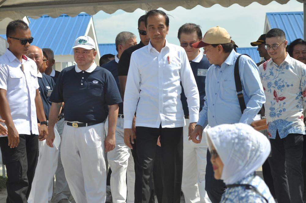 https://cdn.idntimes.com/content-images/post/20191030/antarafoto-presiden-tinjau-pembangunan-huntap-dipalu-291019-mh-10-1b0255c2e085201685461d24345a60e7.jpg
