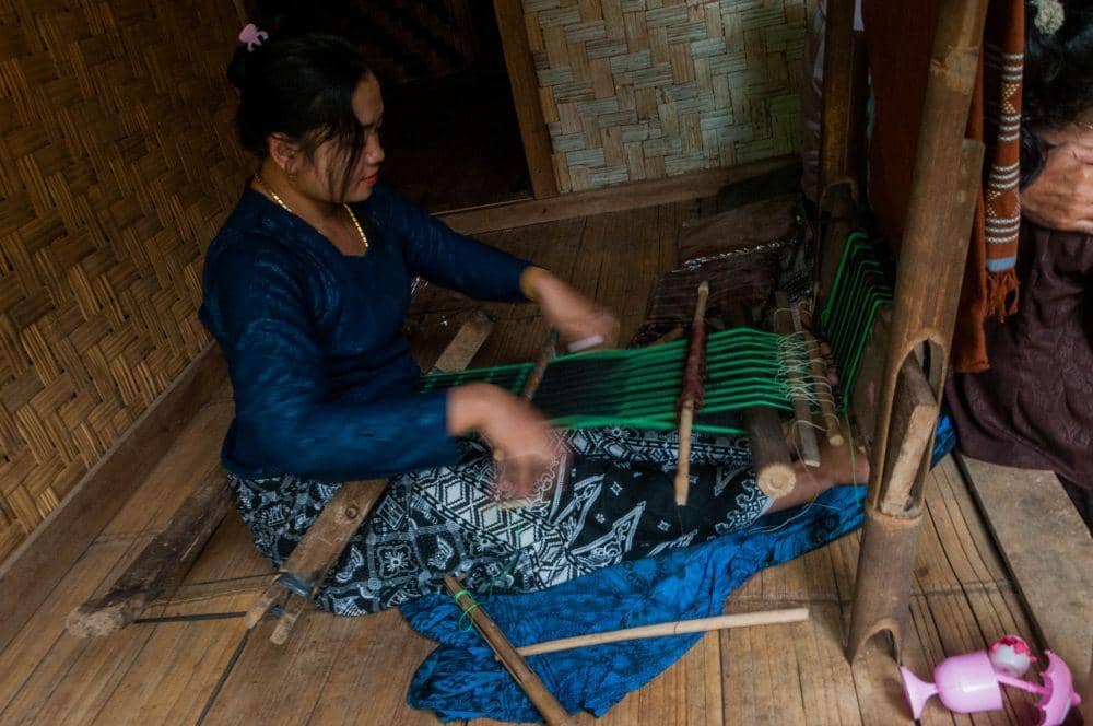 https://cdn.idntimes.com/content-images/post/20200708/antarafoto-produksi-kain-tenun-baduy-di-tengah-pandemi-290620-bk-4-153651838c689d60a81d041673610628.jpg