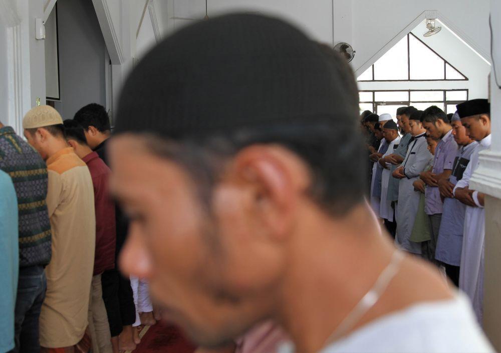 https://cdn.idntimes.com/content-images/post/20191226/antarafoto-salat-gerhana-kendari-261219-jjn-5-4714fb06382f55a1544554d7ebecd80d.jpg