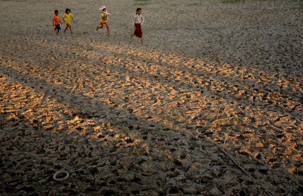 https://cdn.idntimes.com/content-images/post/20190909/antarafoto-sawah-mengering-akibat-musim-kemarau-290819-abhe-2-ad13d0e1c5d40142adc00143504ade21.jpg