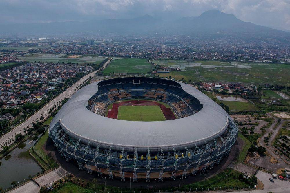 https://cdn.idntimes.com/content-images/post/20200703/antarafoto-stadion-gbla-siap-digunakan-020720-rai-5-bb602d849f5b654845c234e43113ef03.jpg