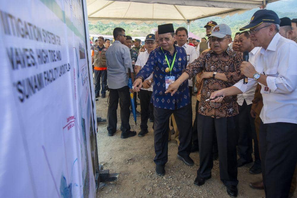 https://cdn.idntimes.com/content-images/post/20191015/antarafoto-wapres-tinjau-pembangunan-huntap-di-palu-071019-bmz-3-4154d0656bc2f265ef00c910fb4ad83a.jpg