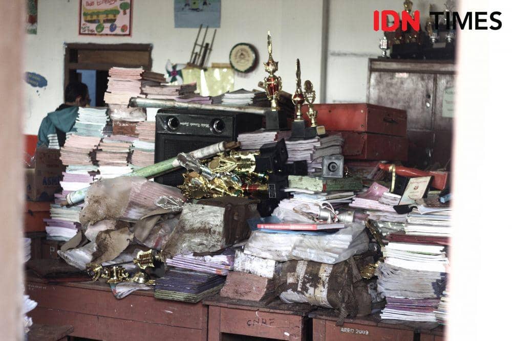 https://cdn.idntimes.com/content-images/post/20190402/banjir-di-sd-aji-tunggal-kota-bandung-2890-bc9e9c615eb6f2e04d7364407e13cf81.jpg