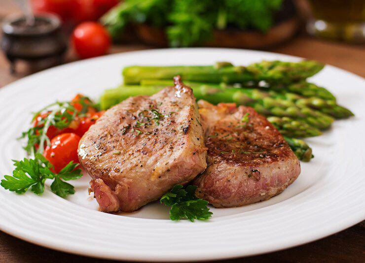 ilustrasi steak daging (freepik.com/timolina)