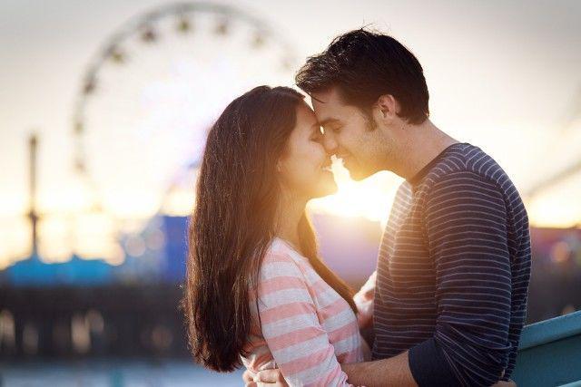 http://cdn.idntimes.com/content-images/post/20160218/bigstock-romantic-couple-in-front-of-sa-53024026-72dpi-1200x800-ff383d99e9c432e8280e28bc547c5d53.jpg