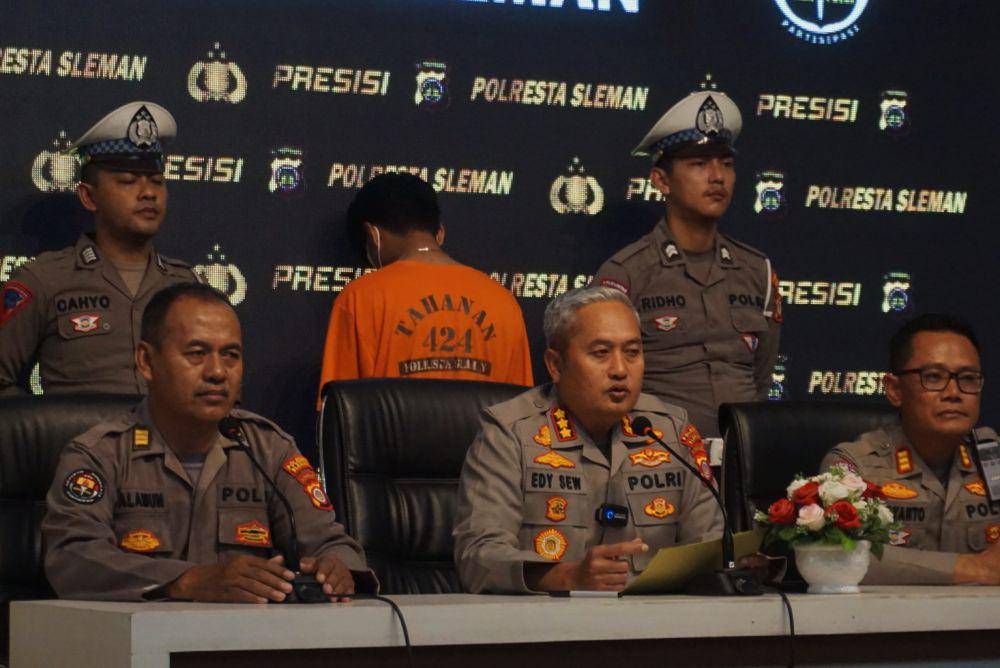 Polisi mengungkap ada sosok yang ganti pelat nopol BMW penabrak Argo. (IDN Times/Tunggul)