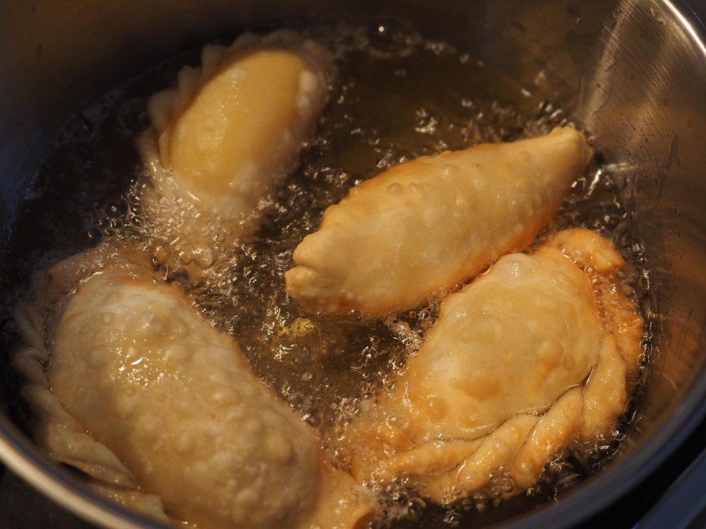 5 Tips Menggoreng Cireng Isi agar Tidak Keras, Catat!