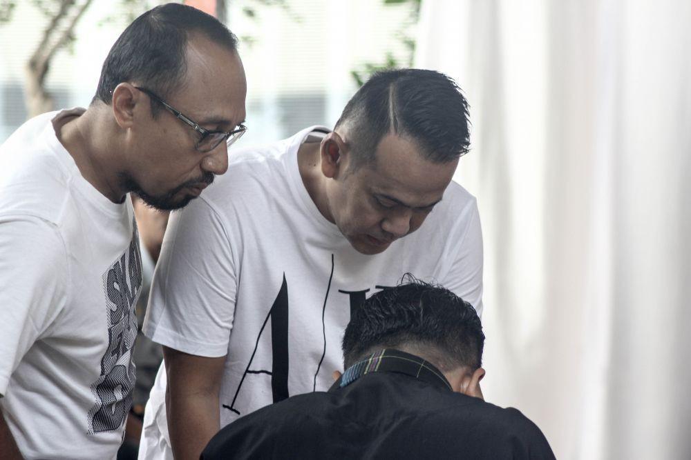 https://cdn.idntimes.com/content-images/post/20190417/fahmi-darmawansyah-di-sukamiskin-kota-bandung-4305-4d59e0edea557da4397e0174bc0c6585.jpg