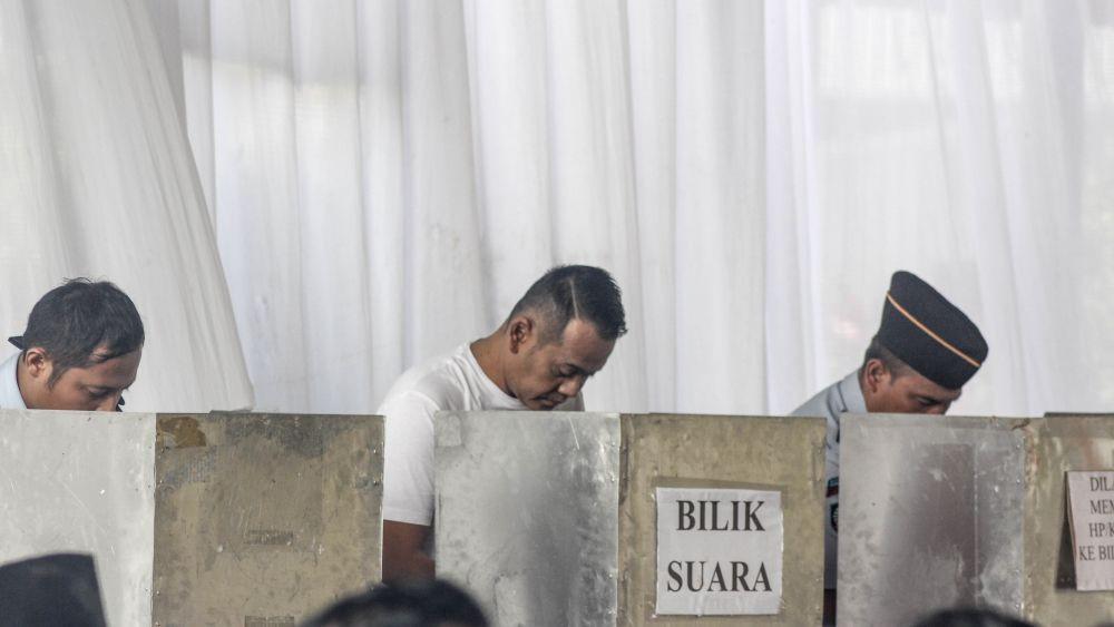 https://cdn.idntimes.com/content-images/post/20190417/fahmi-darmawansyah-di-sukamiskin-kota-bandung-4381-2620180f2943e1165ba1fd24e62da156.jpg