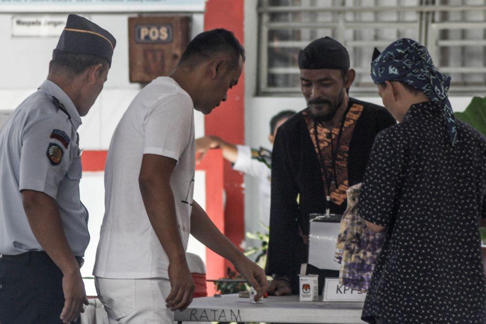 https://cdn.idntimes.com/content-images/post/20190417/fahmi-darmawansyah-di-sukamiskin-kota-bandung-4400-cb5a12492a914a80a37e3bbfce2d00fa.jpg