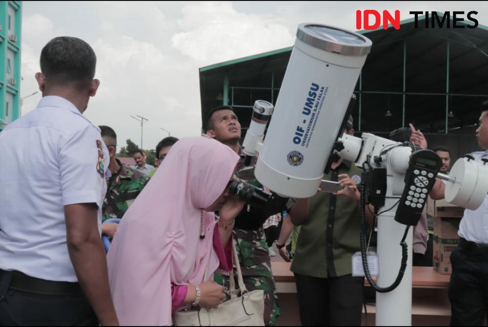 https://cdn.idntimes.com/content-images/post/20191226/gerhana-matahari-di-sumut-4-b8e865620d3315b45c3e33fec10e4915.png