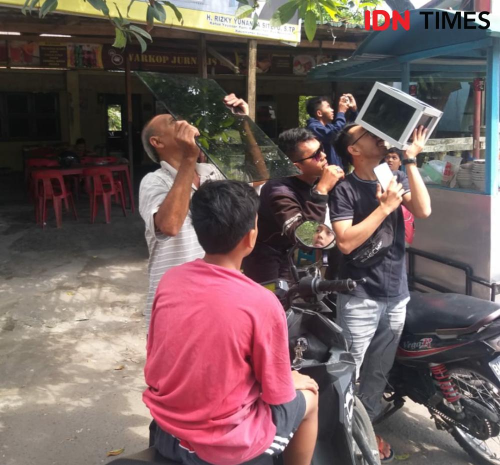 https://cdn.idntimes.com/content-images/post/20191226/gerhana-matahari-di-sumut-8-e5696b37ec93ba8f3564948e452537d3.png