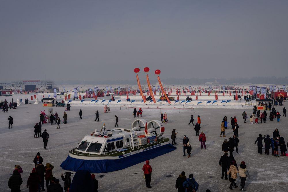 https://cdn.idntimes.com/content-images/post/20200114/h-hafid-harbin-ice-and-snow-festival-idn-050120-004-ae37fdfa25e6e77d86c5ff9c3fba3bae.JPG