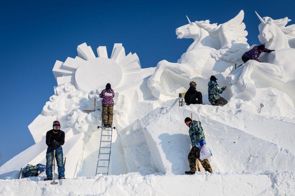 https://cdn.idntimes.com/content-images/post/20200114/h-hafid-harbin-ice-and-snow-festival-idn-050120-005-fab854ca83cd554a3571320e840c853a.JPG