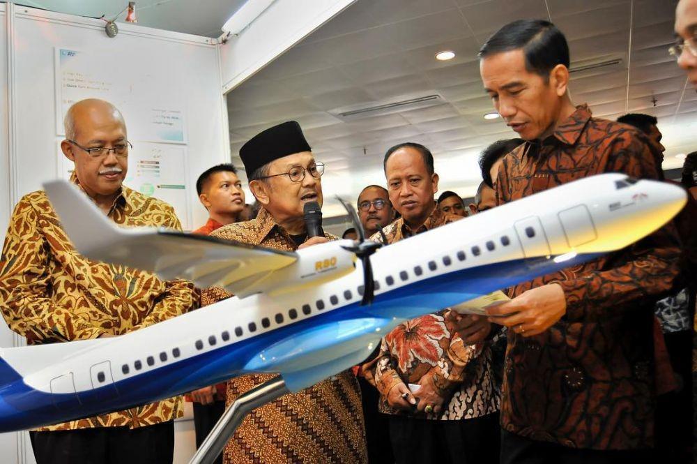 https://cdn.idntimes.com/content-images/post/20190910/habibie-5-0b80843fabf27528442438788e7ba72c.jpg