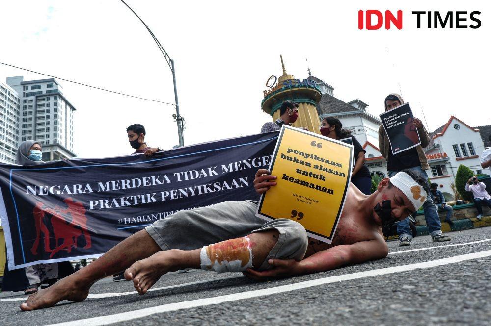 https://cdn.idntimes.com/content-images/post/20200626/hari-anti-penyiksaan-15-77b1dceb2f80f4bf1af8418bdb1693f5.jpg