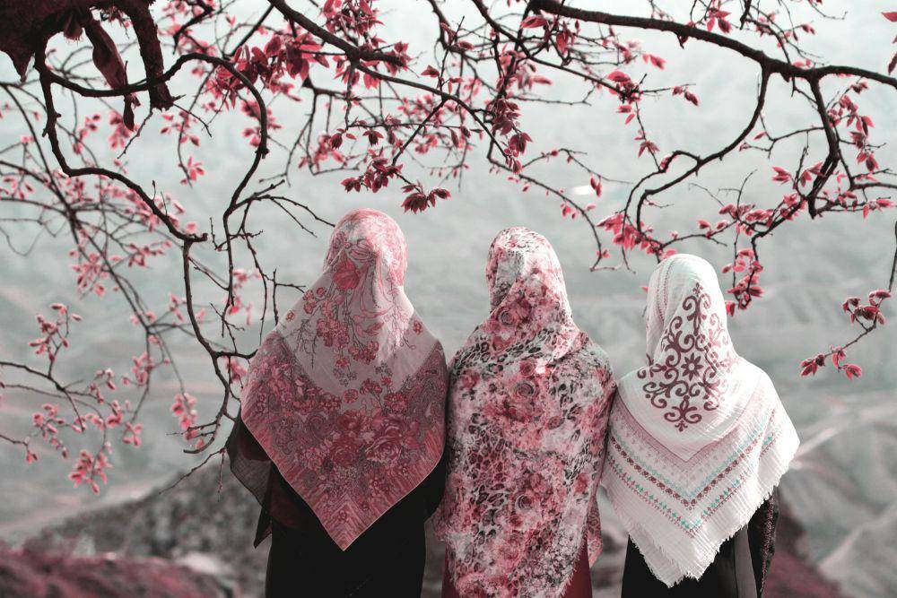 Ilustrasi pakaian muslim perempuan (Unsplash.com/ Hasan Almasi)