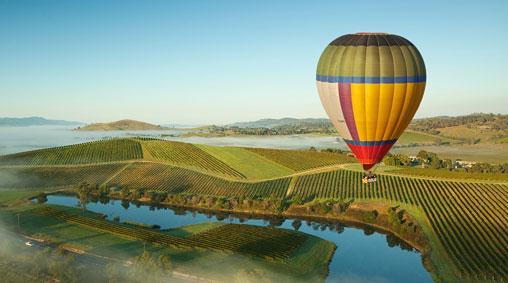 https://cdn.idntimes.com/content-images/post/20171105/hot-air-balloon-yarra-valley-yvdr-r-1350522-303-503x283-2a875c40fbb6a1497845887994d66a2a.jpg