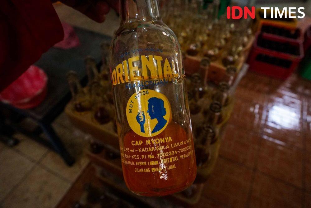 https://cdn.idntimes.com/content-images/post/20200120/idn-times-dhana-kencana-limun-oriental-softdrink-jadul-pekalongan-2-8eaa1aabefea2c9ced14e8e51beee98d.jpg