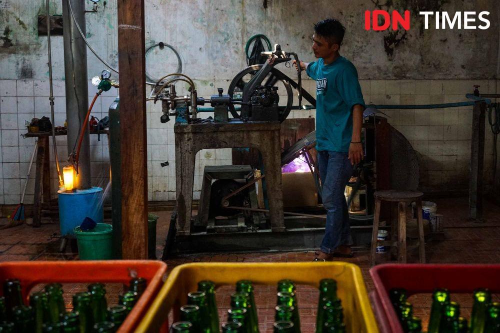 https://cdn.idntimes.com/content-images/post/20200120/idn-times-dhana-kencana-limun-oriental-softdrink-jadul-pekalongan-4-c9a7b907a2299bd5541b7903219b462a.jpg