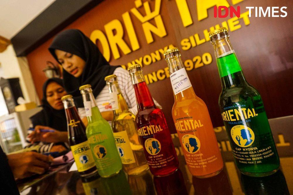 https://cdn.idntimes.com/content-images/post/20200120/idn-times-dhana-kencana-limun-oriental-softdrink-jadul-pekalongan-9-1008755c267498e346b095c95b64e72a.jpg