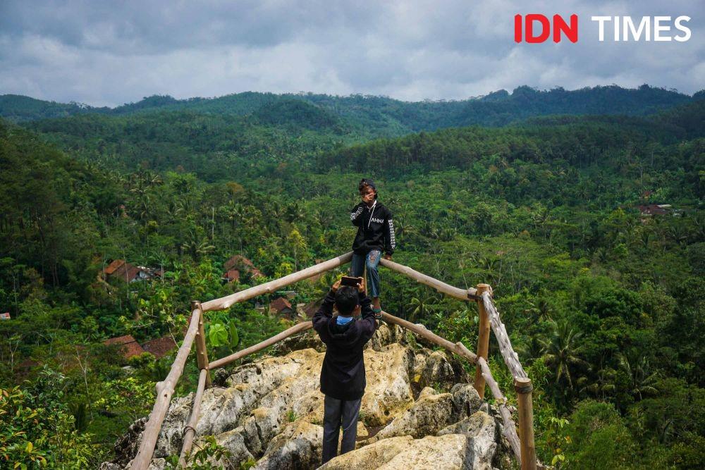 https://cdn.idntimes.com/content-images/post/20191220/idn-times-dhana-kencana-spot-foto-hutan-pinus-kalilo-purworejo-5-32337a1c7f8b9767797265047bc292ea.jpg