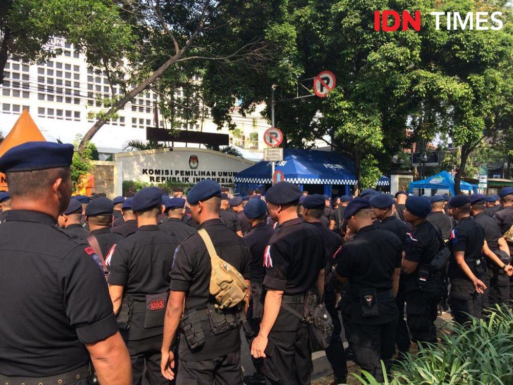 https://cdn.idntimes.com/content-images/post/20190521/irfan-suasana-di-kpu-a14ae4541e369a52f5d789a19b094e9e.jpg