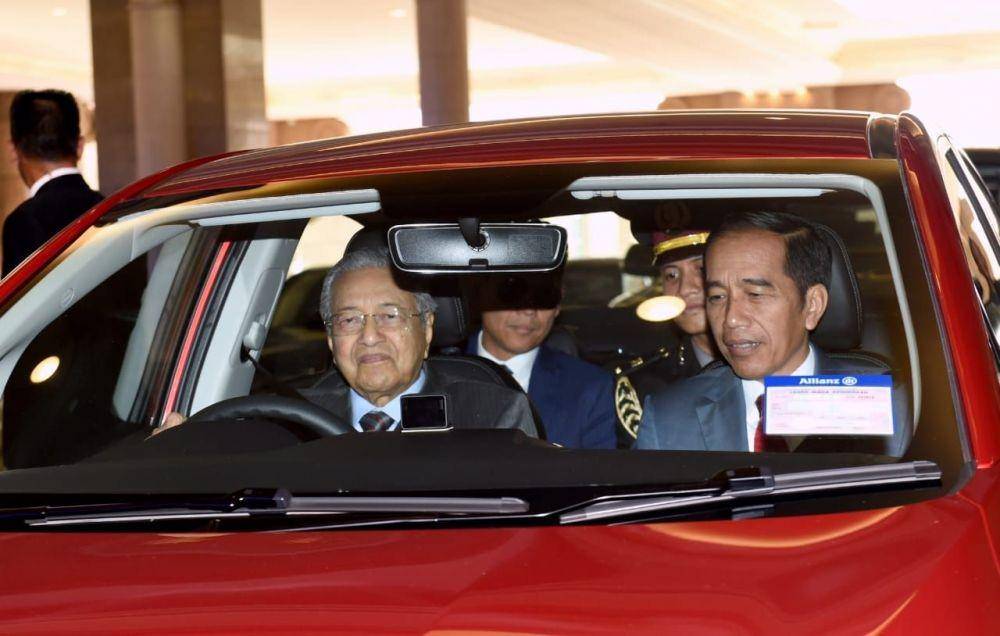 https://cdn.idntimes.com/content-images/post/20190809/jokowi-9-agustus-2019-11-2a1db6a91b4f3dced1b4b14521814910.jpg