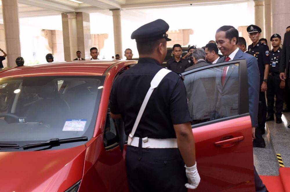 https://cdn.idntimes.com/content-images/post/20190809/jokowi-9-agustus-2019-13-f536780a648534b8bb637f00c16b1557.jpg