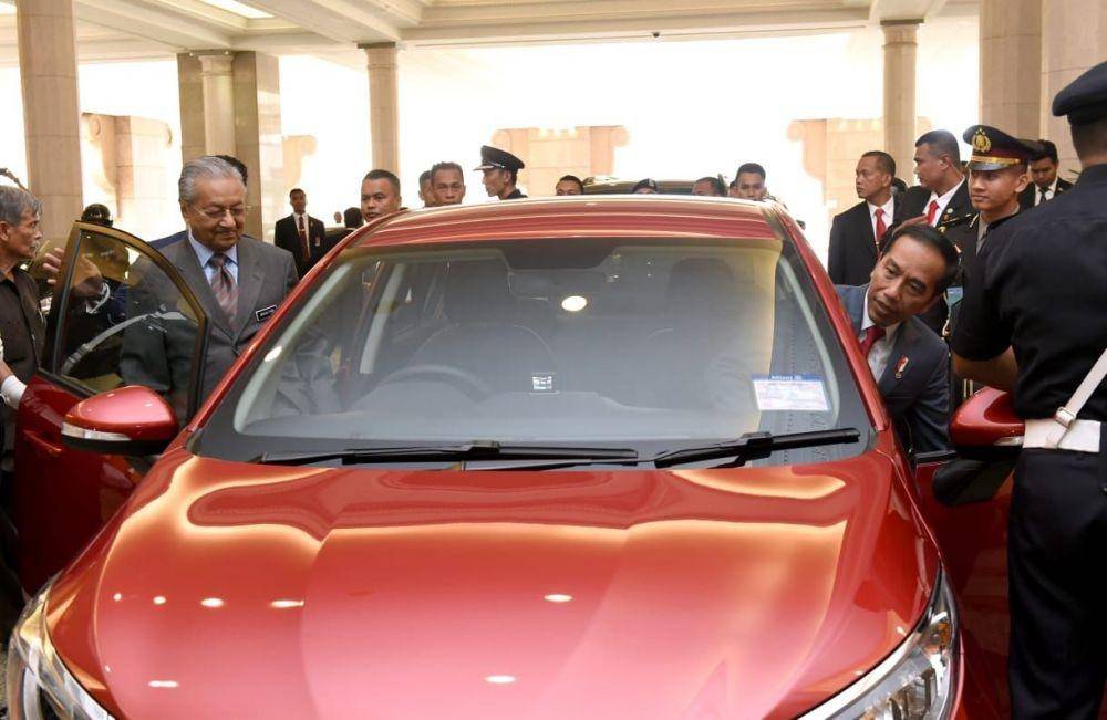 https://cdn.idntimes.com/content-images/post/20190809/jokowi-9-agustus-2019-14-e25a50f1398162fdf9a04c064bbd6472.jpg