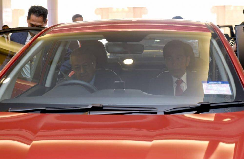 https://cdn.idntimes.com/content-images/post/20190809/jokowi-9-agustus-2019-15-a6a40bcf978ff5c6b0a382f642608e4b.jpg