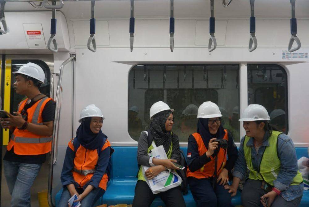 https://cdn.idntimes.com/content-images/post/20181211/kursi-penumpang-0e559f8837175cd88029157ea8f2da94.jpeg