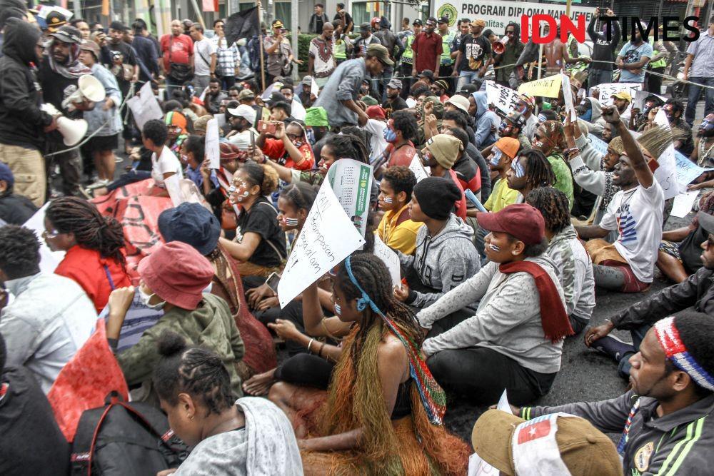 https://cdn.idntimes.com/content-images/post/20190827/mahasiswa-papua-di-bandung-2397-143cd4845532d494d19483cbcef75f57.jpg