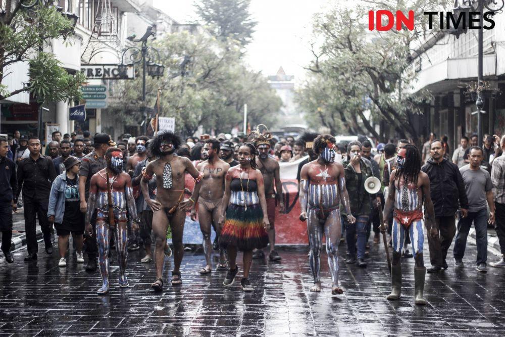 https://cdn.idntimes.com/content-images/post/20190827/mahasiswa-papua-di-bandung-2901-16fbe9a2828dd6aebbc0510e0ba9d254.jpg