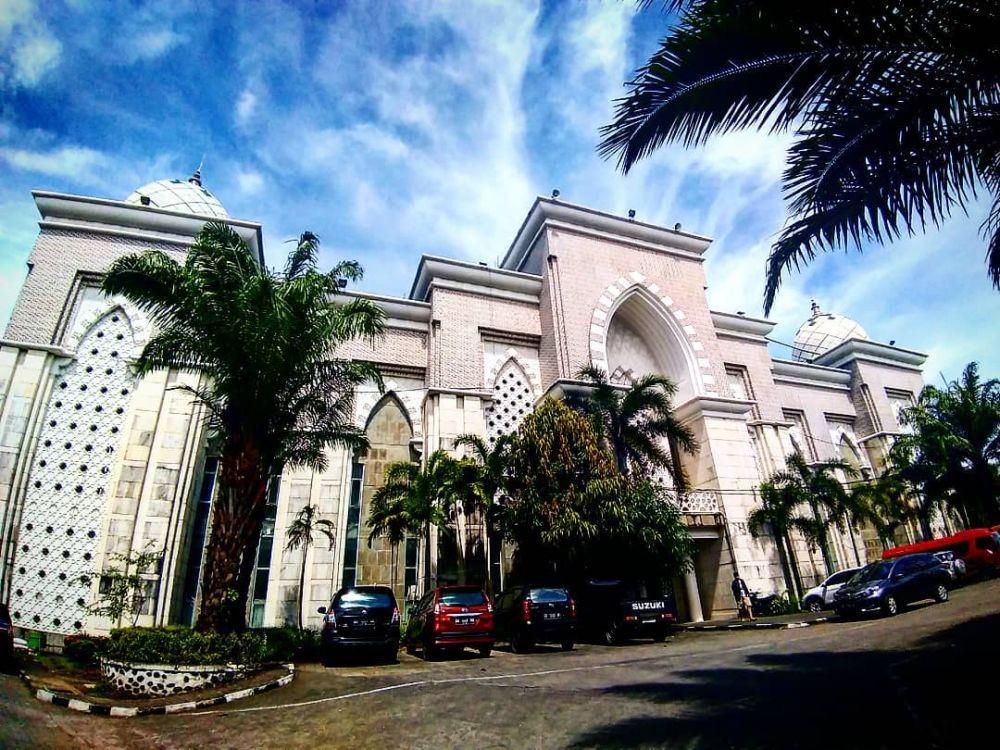 https://cdn.idntimes.com/content-images/post/20190406/masjidraya02-6560af0308607bd4d4f98a6c4b9074be.jpg