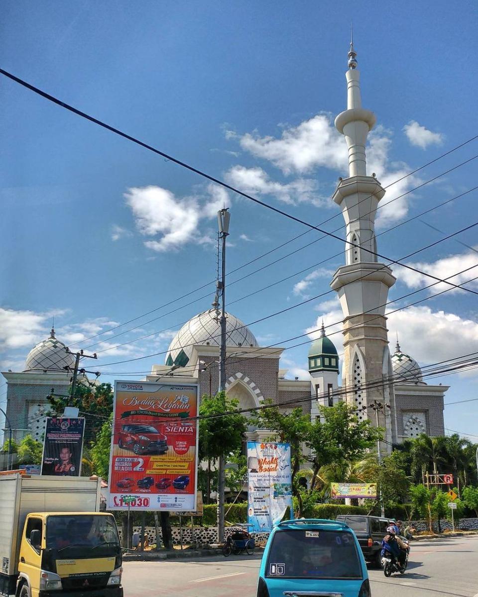 https://cdn.idntimes.com/content-images/post/20190406/masjidraya03-ba2919ed2ba5d57656323540f535e251.jpg