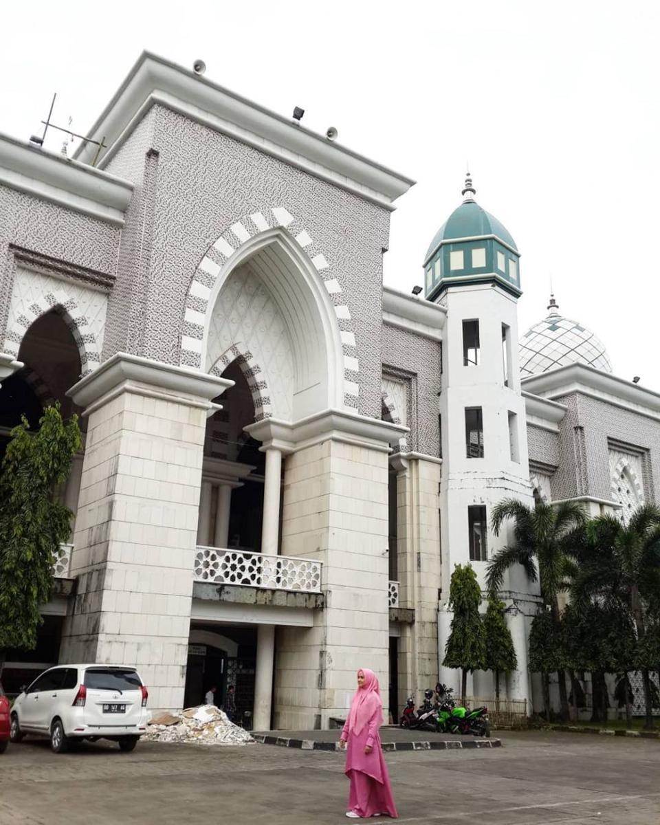 https://cdn.idntimes.com/content-images/post/20190406/masjidraya04-bcd656ddb63c581ad3e4a6b11e5b372a.jpg