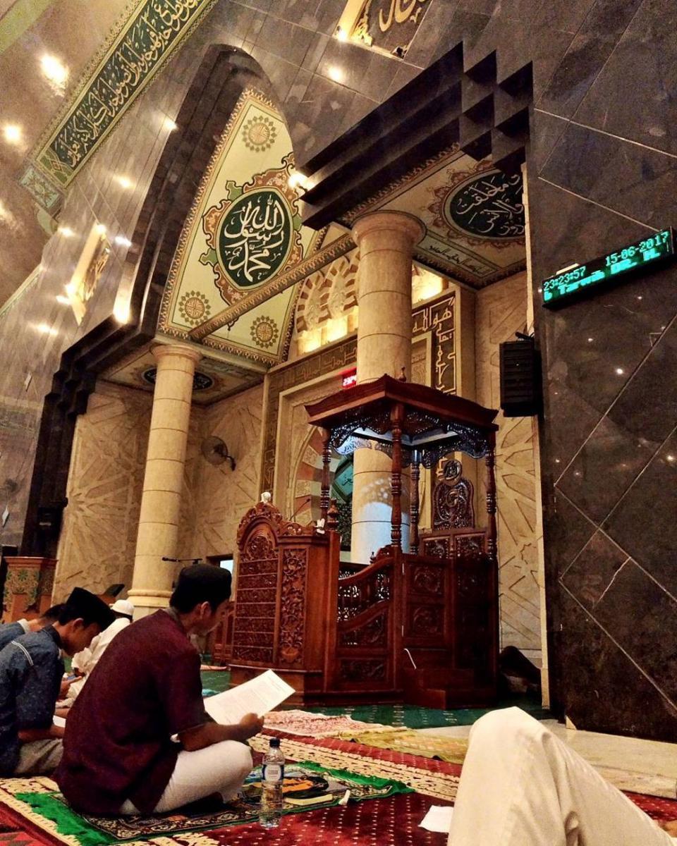 https://cdn.idntimes.com/content-images/post/20190406/masjidraya07-cd17dc5af0121f71b7e42d8b6e9e9f35.jpg