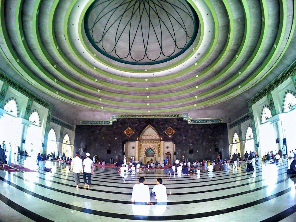 https://cdn.idntimes.com/content-images/post/20190406/masjidraya071-95d4c26b3da79795f2ad96bfeaed51d5.jpg