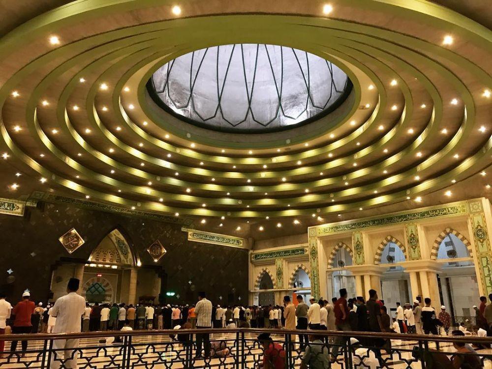 https://cdn.idntimes.com/content-images/post/20190406/masjidraya09-6c0c01f9a976e1784e2d192f8da0e40b.jpg