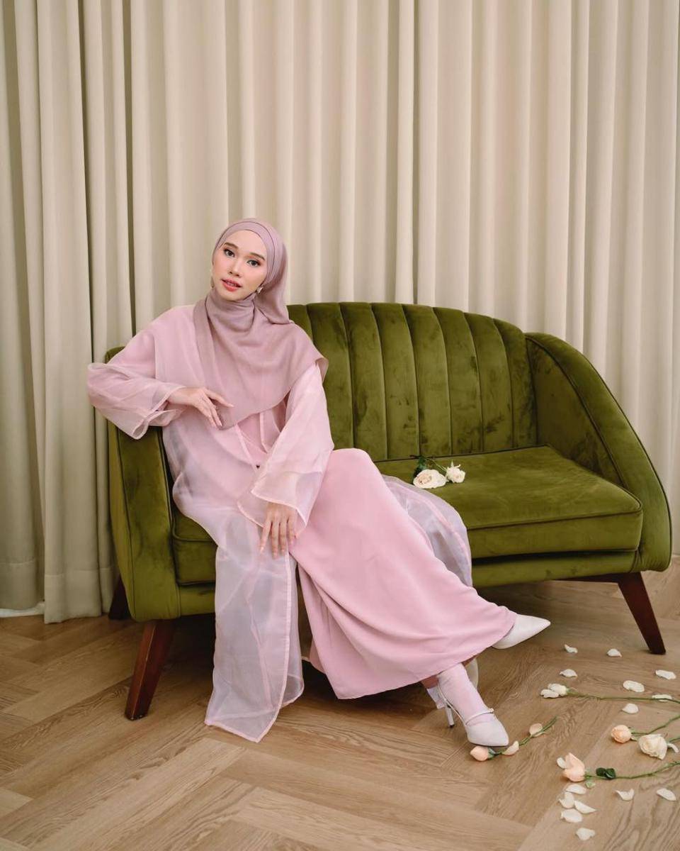 Inspirasi OOTD ala Astri Ratnasari (instagram.com/nasariastri)