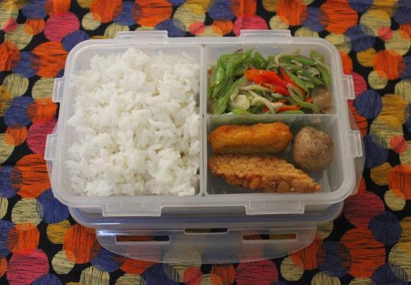 http://cdn.idntimes.com/content-images/post/20160110/memasak2520bekal2520makan2520siang2520252822529-3227ad210ab52b2af085c6afa59d7df1.JPG