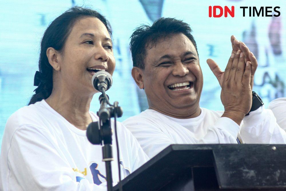 https://cdn.idntimes.com/content-images/post/20190406/menteri-bumn-rini-soemarno-bersama-direktur-pt-pindad-abraham-mosenteri-bumn-rini-soemarno-3209-1b23991c94fd753d62ac7373c6a6d98d.jpg