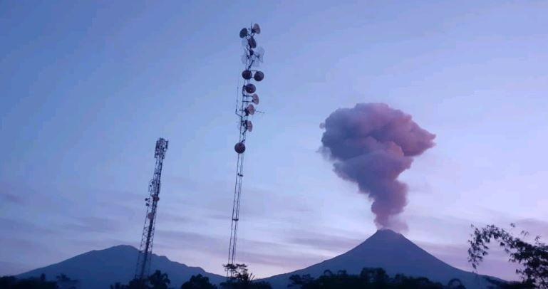 https://cdn.idntimes.com/content-images/post/20200213/merapi-twitter-bpptkgjpg3-5555cda94b6bee4eea2184572ec78e32.JPG