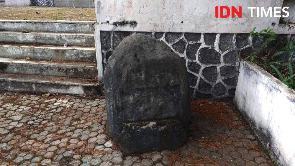 https://cdn.idntimes.com/content-images/post/20200829/monumen-tugu-radio-rimba-raya-10-e57801cf0f4baf12874799d439d4350e.jpg