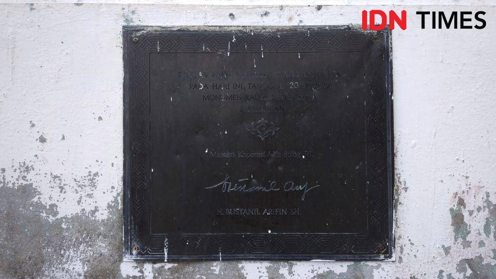 https://cdn.idntimes.com/content-images/post/20200829/monumen-tugu-radio-rimba-raya-6-917834cef7afdd9d1c50207a954e69ca.jpg