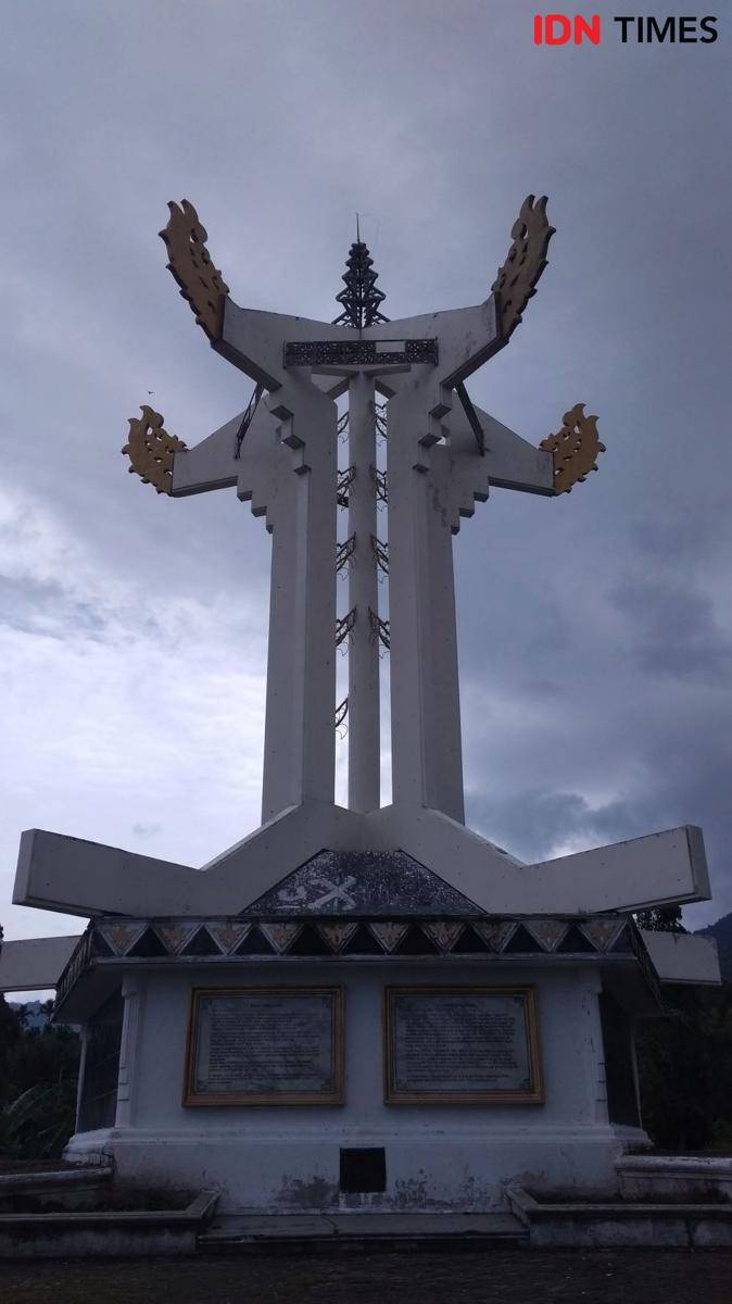 https://cdn.idntimes.com/content-images/post/20200829/monumen-tugu-radio-rimba-raya-8-b52f52f5c96dd6cae8b578ebf36acaf5.jpg