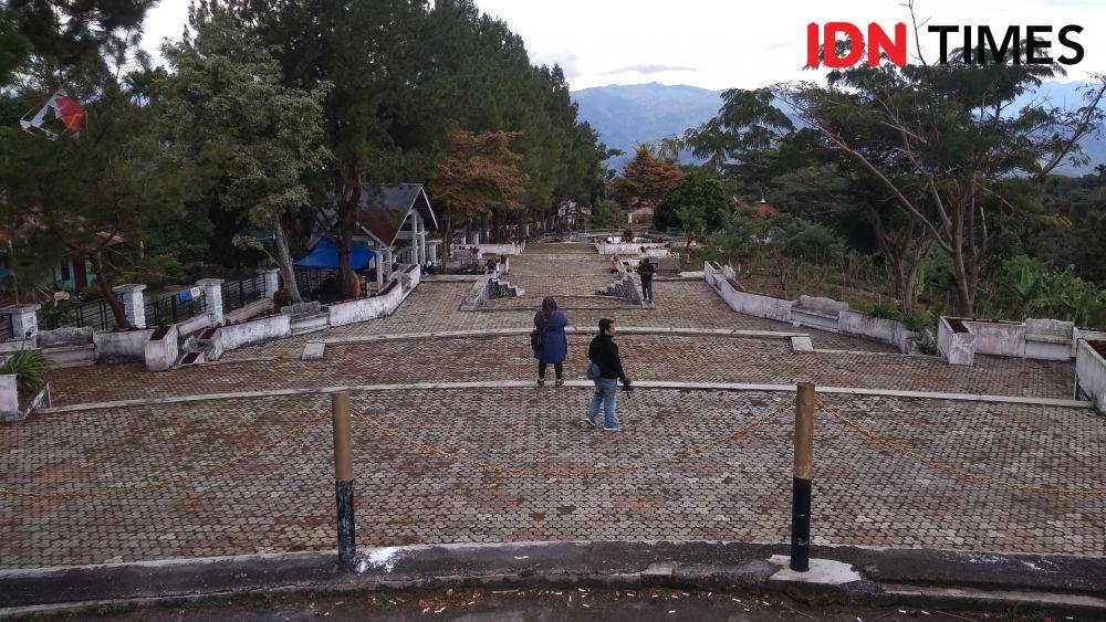 https://cdn.idntimes.com/content-images/post/20200829/monumen-tugu-radio-rimba-raya-9-d21726687d22cb1e7b05120d4ffacd0d.jpg